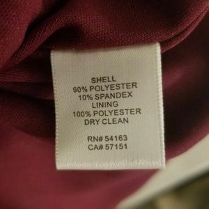 Eliza J dress
Size 14 P
Velvet material
Burgundy red long formal dress